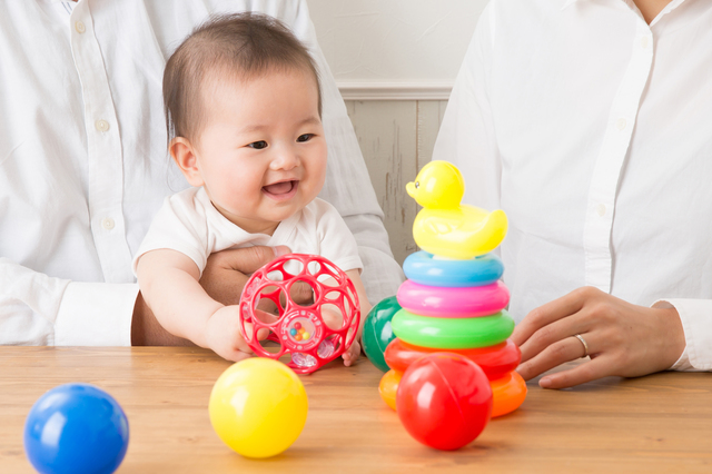 知育玩具と赤ちゃん